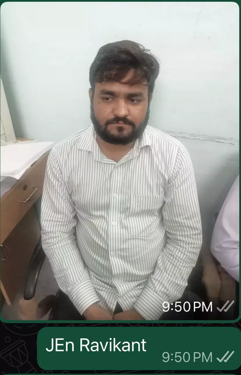 कृषि विपणन बोर्ड के इंजीनियरों पर एसीबी का शिकंजा1.41 लाख की संदिग्ध नकदी बरामद, किसान हितों पर डाका डालने का आरोप कृषि विपणन बोर्ड के इंजीनियरों पर एसीबी का शिकंजा1.41 लाख की संदिग्ध नकदी बरामद, किसान हितों पर डाका डालने का आरोप