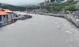 चमोली में बादल फटा, अलकनंदा-मंदाकिनी नदियां दिखाने लगी प्रकोप, चंबा में 7 की मौत