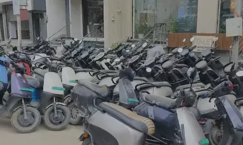 छोटे व्यापारियों पर लाठियाँ, बड़े कारोबारियों पर चुप्पी! नगर परिषद की दोहरी नीति से जनता नाराज़