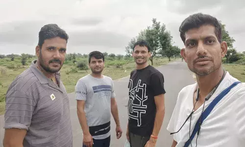 महेंद्रगढ़ से गढ़बोर चारभुजा जी के लिए ध्वज के साथ पदयात्रा रवाना