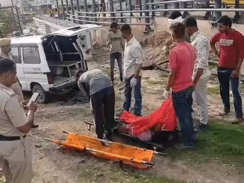 मालगाड़ी की टक्कर से युवक की मौत मालगाड़ी की टक्कर से युवक की मौत