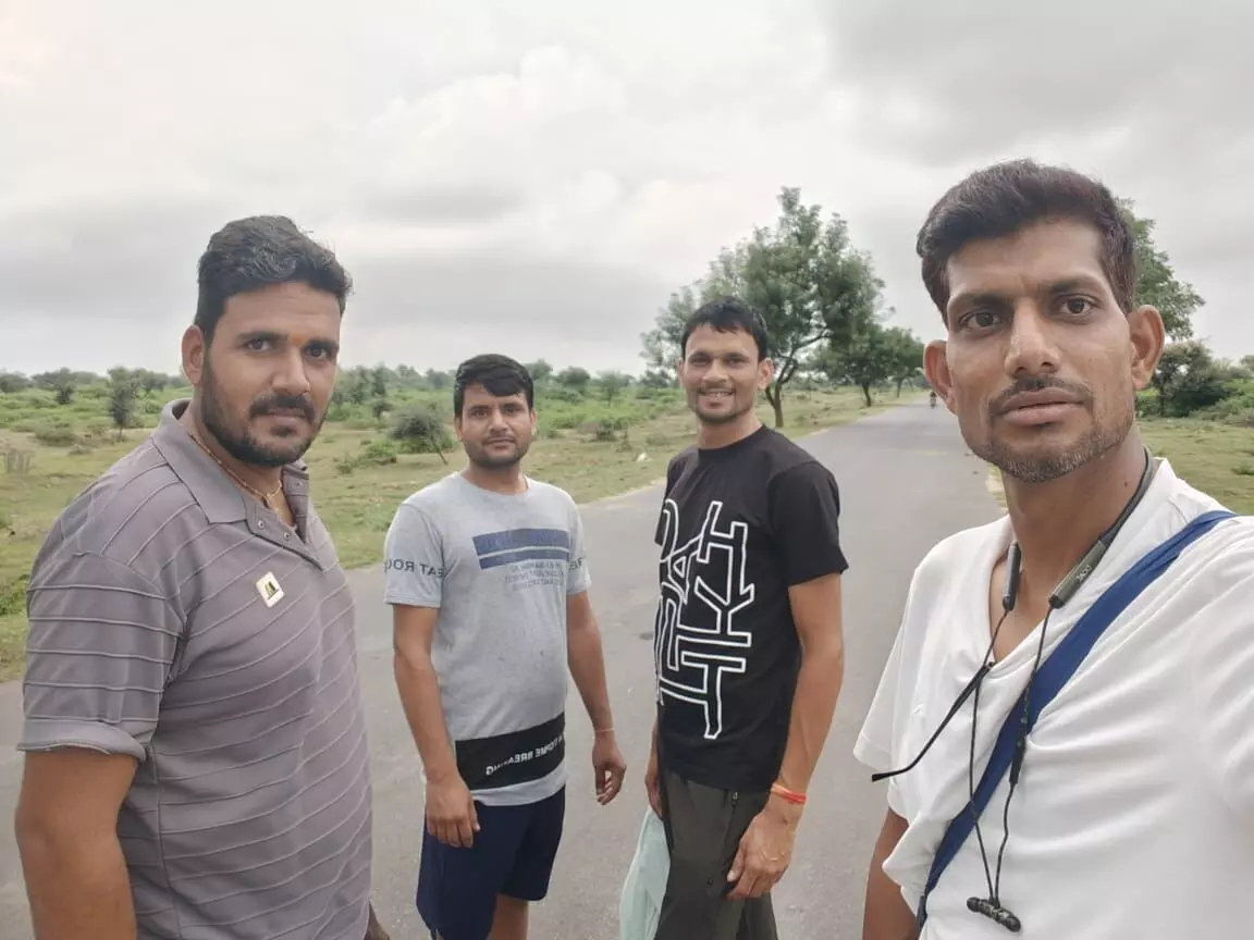 महेंद्रगढ़ से गढ़बोर चारभुजा जी के लिए ध्वज के साथ पदयात्रा रवाना