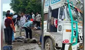 पैदल चल रहे लोगों को कुचला छह की मौत पैदल चल रहे लोगों को कुचला छह की मौत