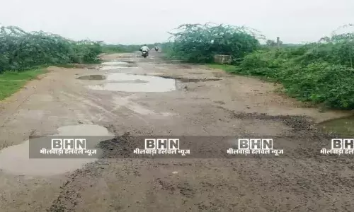 नई राज्यास से खामोर एनीकेट तक बनी सड़क अधूरी, गांव की 2 किमी सड़क खस्ताहाल, गड्ढों से परेशान ग्रामीण