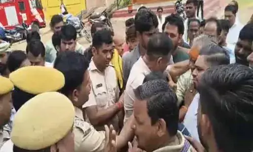 ट्रक ने बाइक को मारी टक्कर बच्चे की मौत