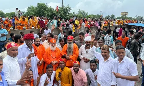 पौराणिक देव नारायण मंदिर पर शिखर कलश स्थापना, शोभायात्रा में उमड़ा जनसैलाब