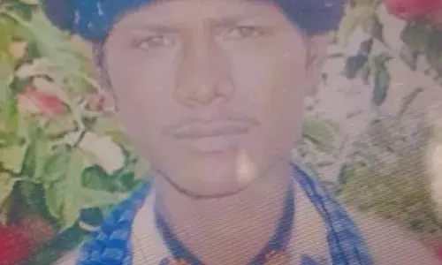 स्कूल में फंदे से झुलता मिला युवक का शव, फैली सनसनी, पत्नी ने फोन से भाई को दी थी शव की सूचना