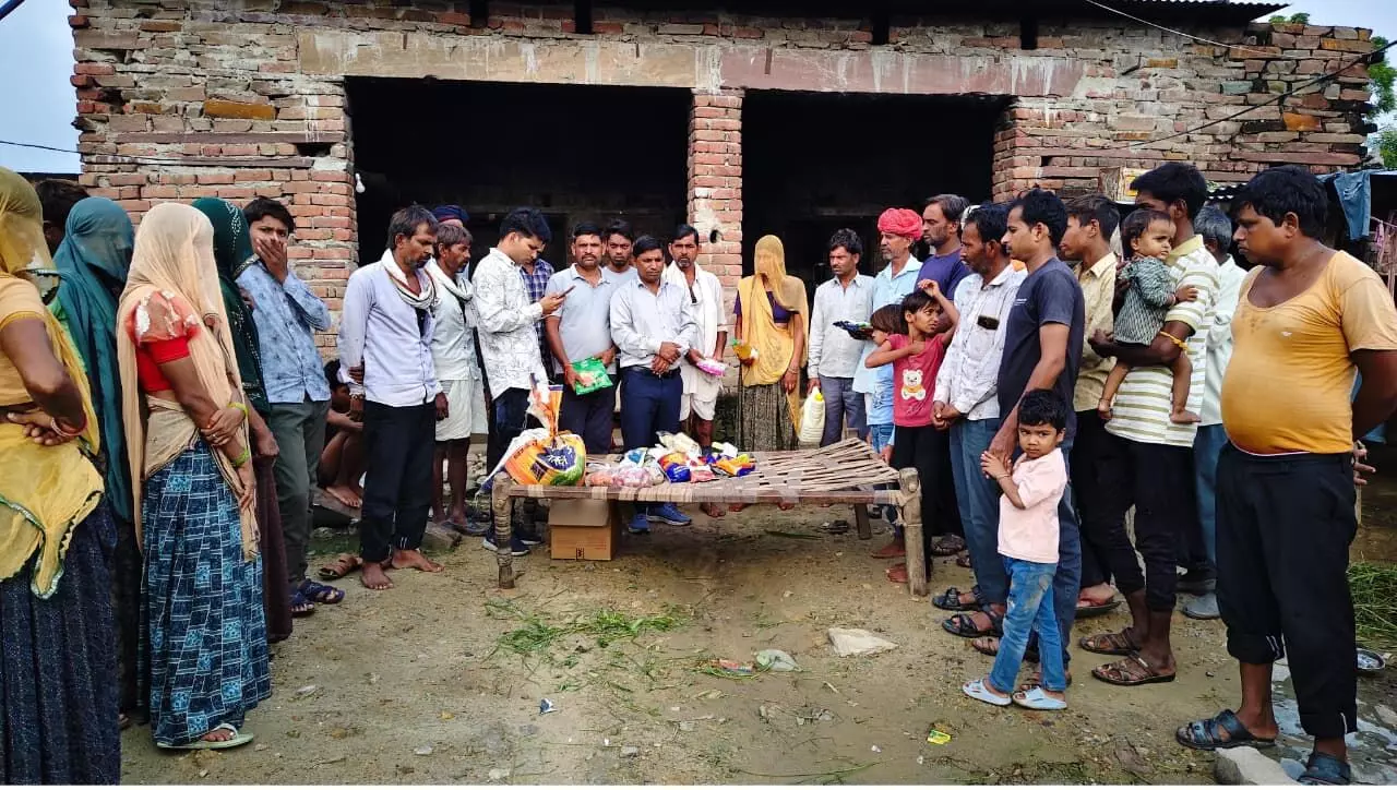 जाल का खेड़ा में सांत्वना स्वरूप राशन सामग्री व 5 हजार रुपये की सहायता प्रदान जाल का खेड़ा में सांत्वना स्वरूप राशन सामग्री व 5 हजार रुपये की सहायता प्रदान
