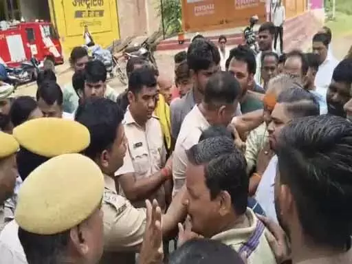 ट्रक ने बाइक को मारी टक्कर बच्चे की मौत