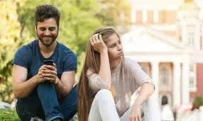 पति की एक्स से चोरी-छुपे बातें? रिश्ते में दरार से बचने के लिए अपनाएं ये 5 मंत्र