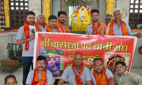 पोटलां से श्री गढ़बोर चारभुजा नाथ के 24 वीं पदयात्रा पर रवाना हुआ 11 सदस्यों का जत्था