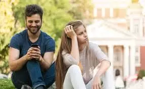 पति की एक्स से चोरी-छुपे बातें? रिश्ते में दरार से बचने के लिए अपनाएं ये 5 मंत्र