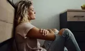 इन कार्यों को अकेले करने से बचें इन कार्यों को अकेले करने से बचें