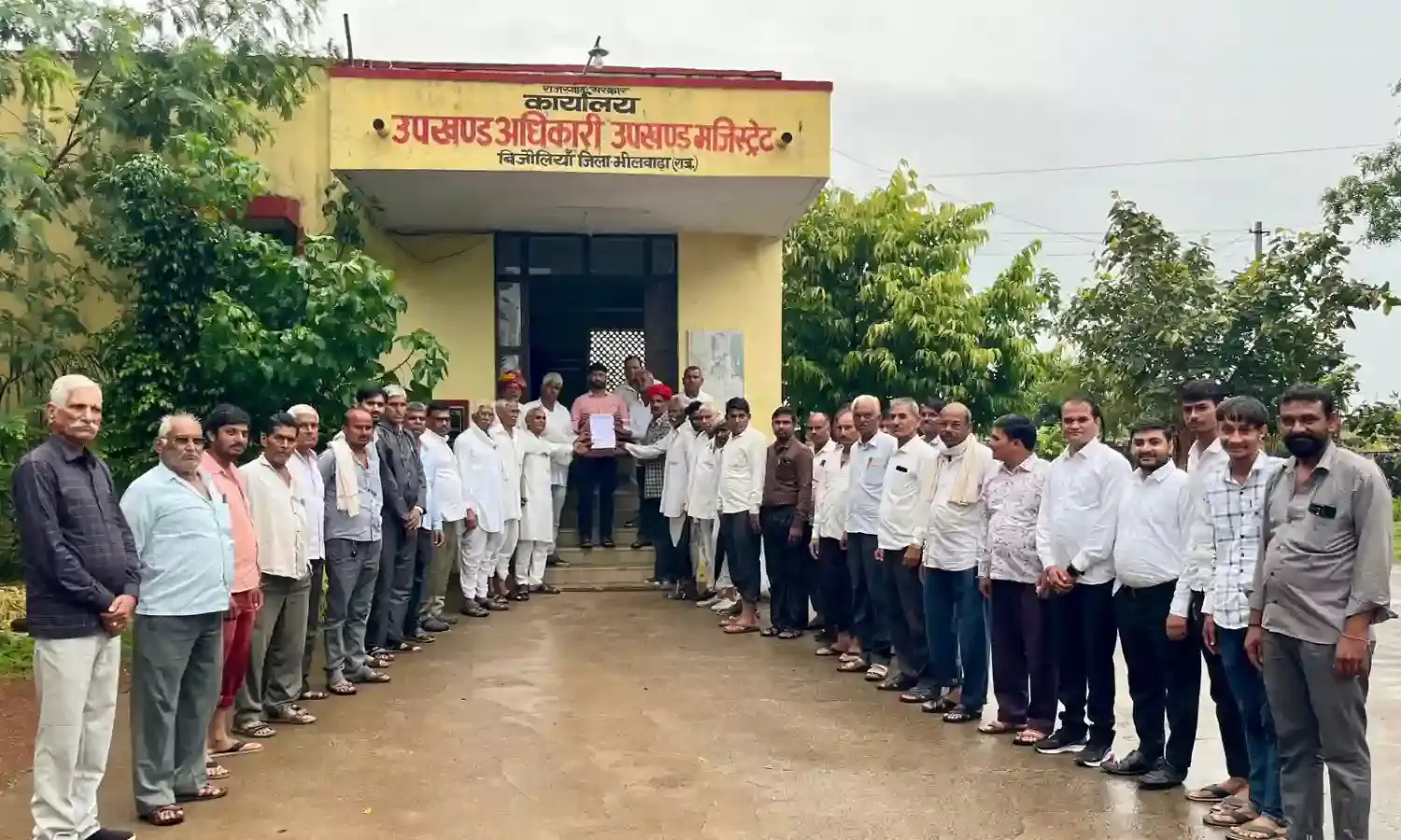 फसल खराब को लेकर ऊपर माल किसान पंचायत ने की मुआवजे की मांग