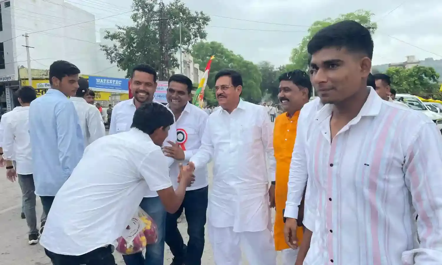 पूर्व मंत्री Vआंजना तेजा दशमी महोत्सव की शोभायात्रा में हुए शामिल पूर्व मंत्री Vआंजना तेजा दशमी महोत्सव की शोभायात्रा में हुए शामिल