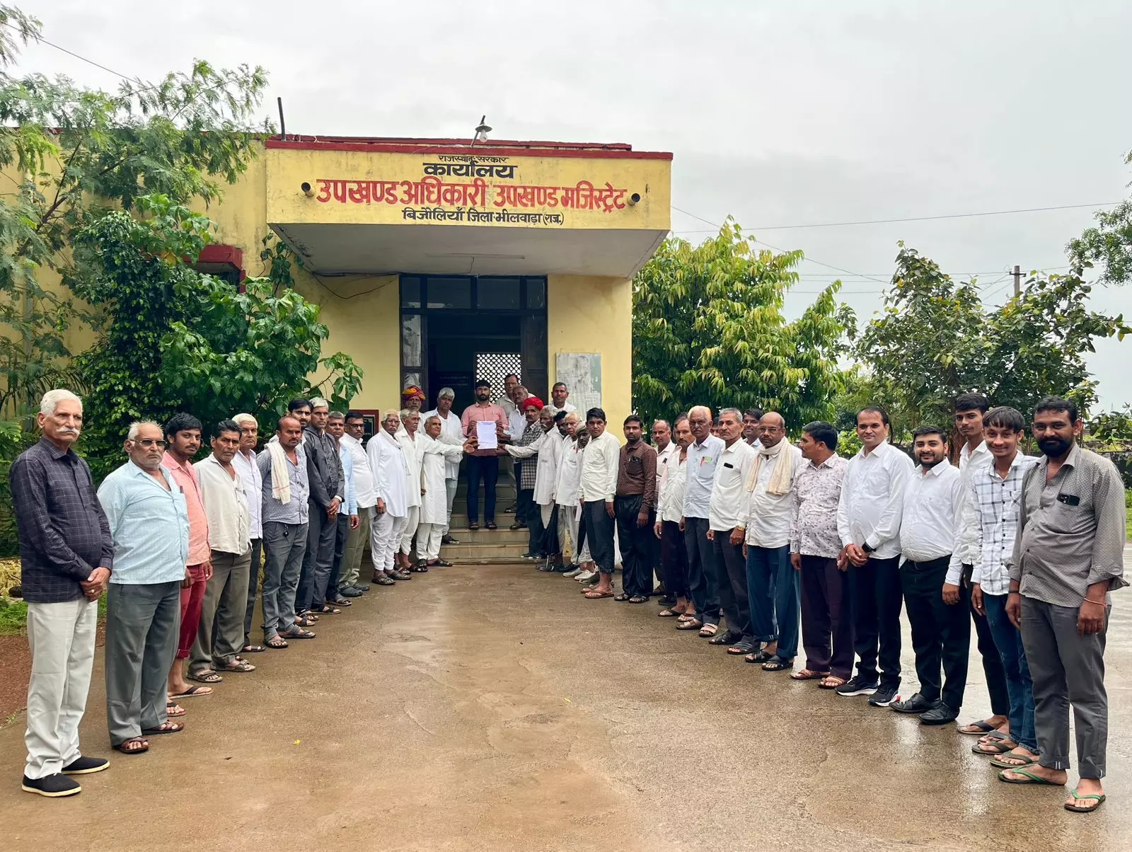 फसल खराब को लेकर ऊपर माल किसान पंचायत ने की मुआवजे की मांग