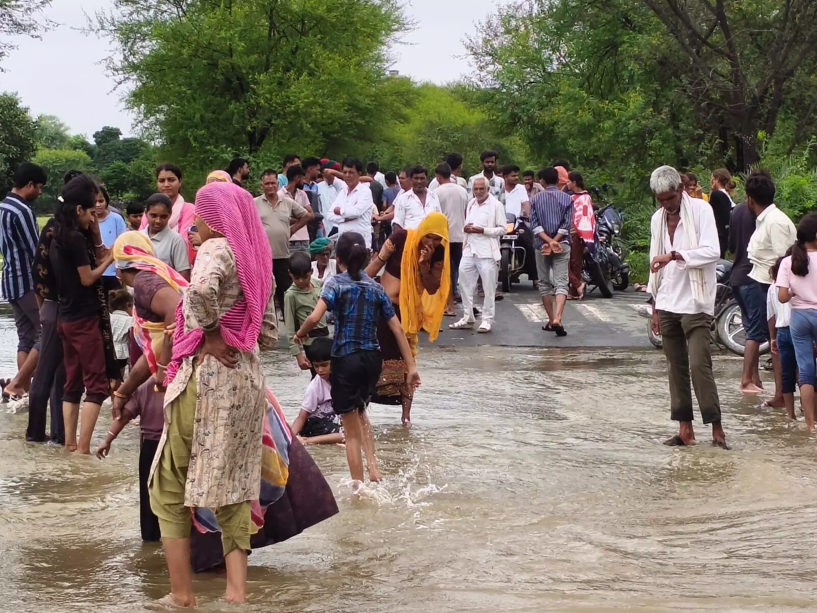 कोठारी नदी में उफान, अर्सीपुरा पुलिया पर जलस्तर बढ़ा