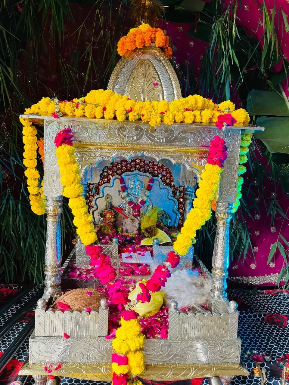 गोटा चांदी का बेवाण भेंट कर उदलियास श्याम की शोभा यात्रा निकाली