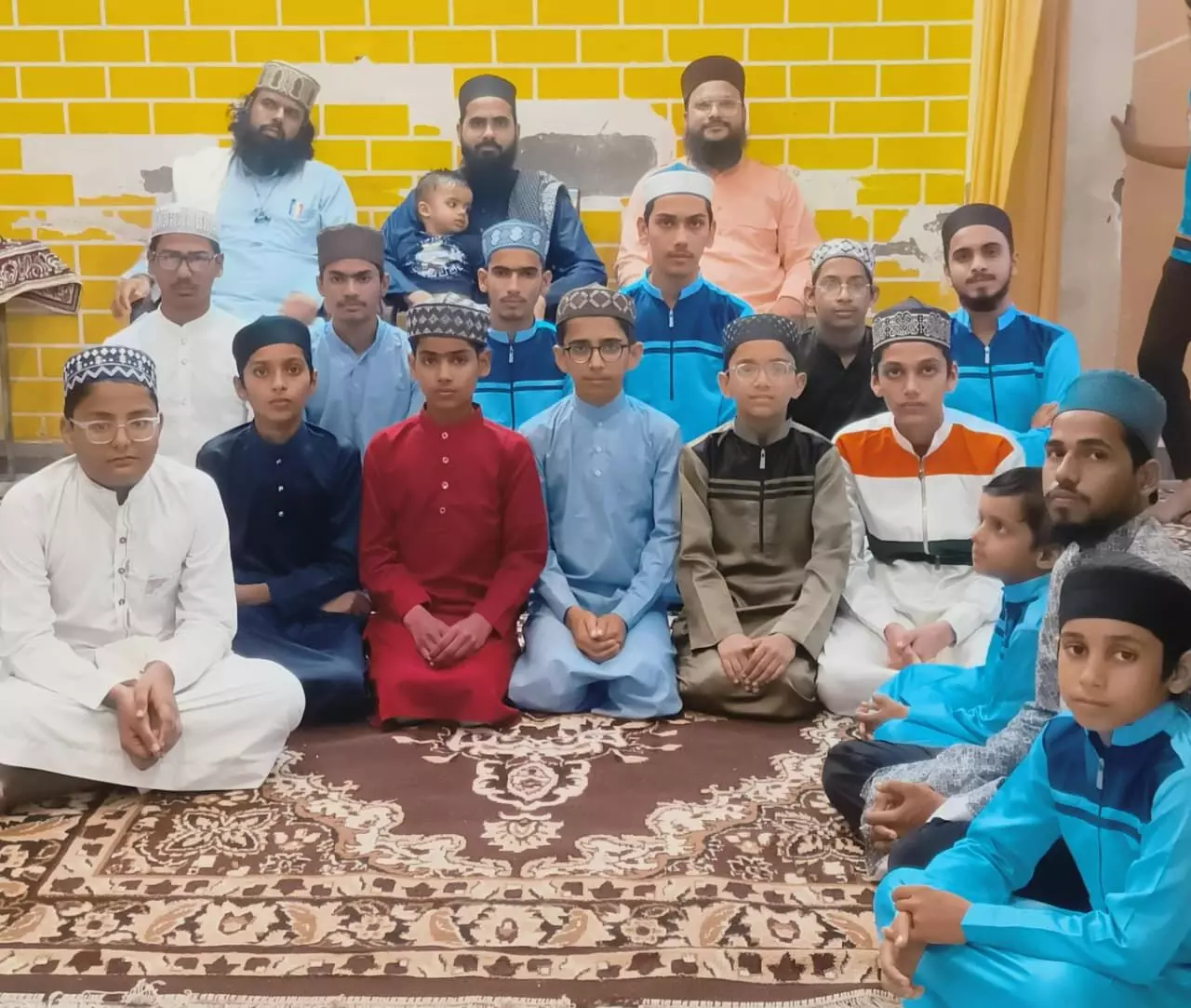 कुरआन पाक की तिलावत और सामूहिक दुआएं कुरआन पाक की तिलावत और सामूहिक दुआएं