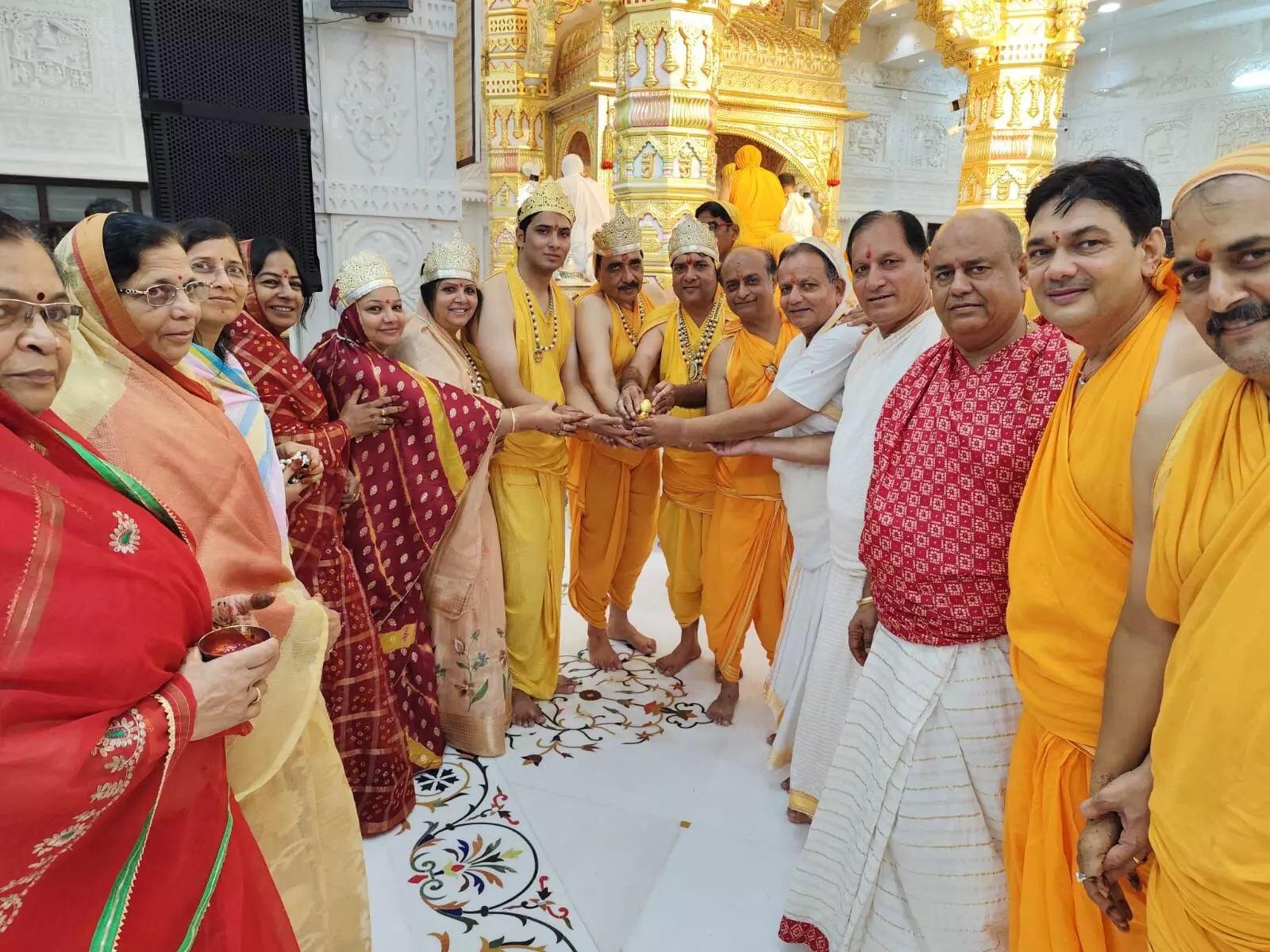 आदिनाथ मंदिर में 108 रिद्धि मंत्र से अभिषेक, सामूहिक पूजन संपन्न आदिनाथ मंदिर में 108 रिद्धि मंत्र से अभिषेक, सामूहिक पूजन संपन्न