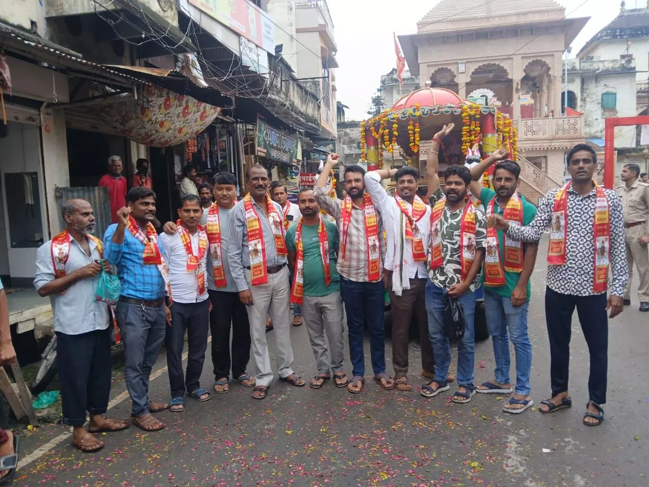 तेजा दशमी के अवसर पर नगर कांग्रेस ने किए स्वागत तेजा दशमी के अवसर पर नगर कांग्रेस ने किए स्वागत