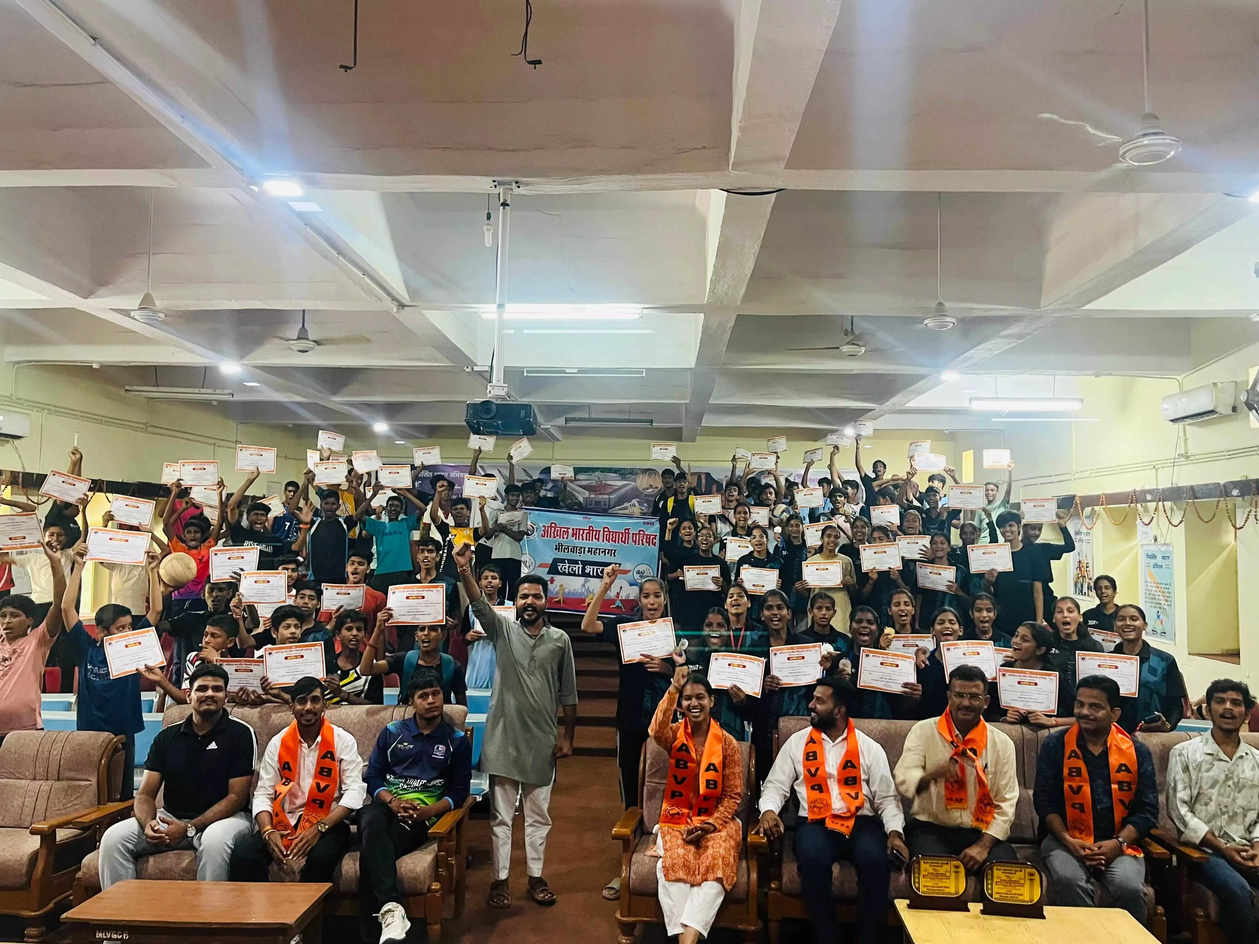 18 टीमों ने खेला 25 मैच, विजेता खिलाड़ियों का हुआ सम्मान