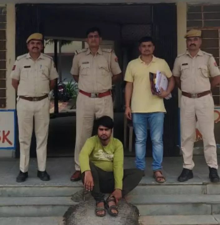 चारभुजा नाथ मंदिर में चोरी का खुलासा, एक गिरफ्तार, छत्र बरामद चारभुजा नाथ मंदिर में चोरी का खुलासा, एक गिरफ्तार, छत्र बरामद