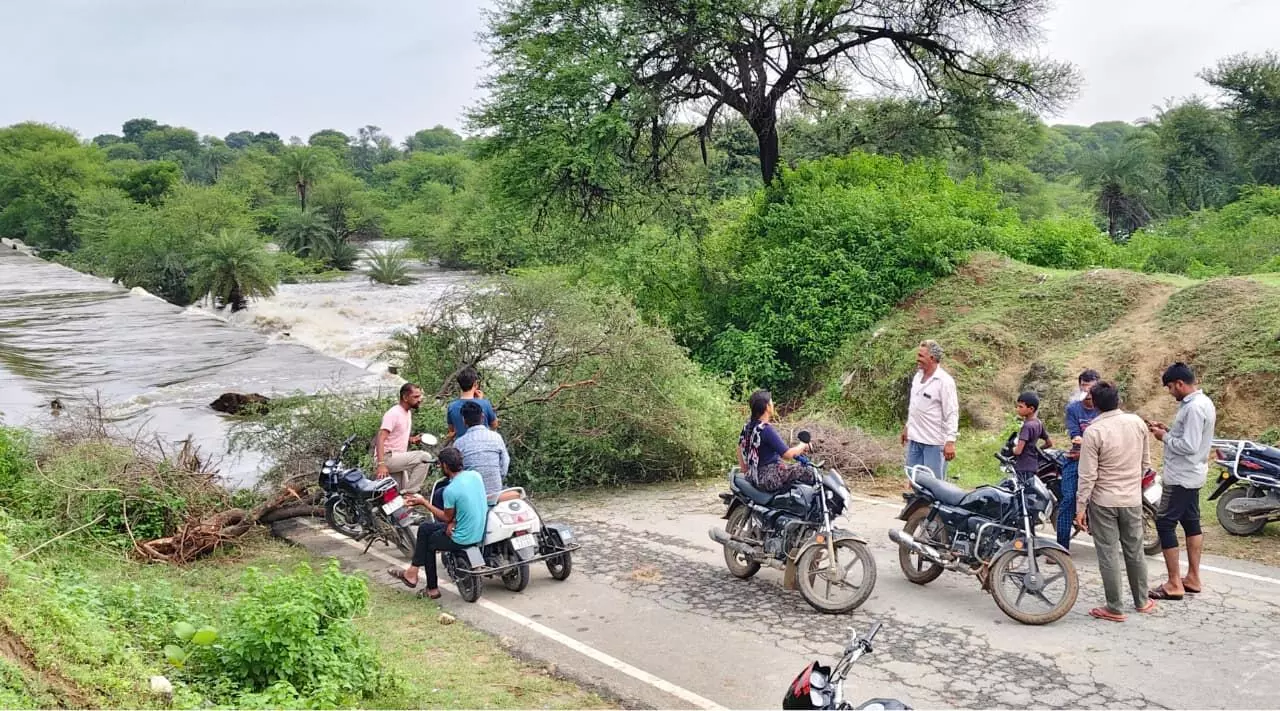 पाकिस्तान में रोटी-कपड़ा-मकान का संकट, आटा 135 रुपये प्रति किलो के पार; भूख से तड़प रहे लोग