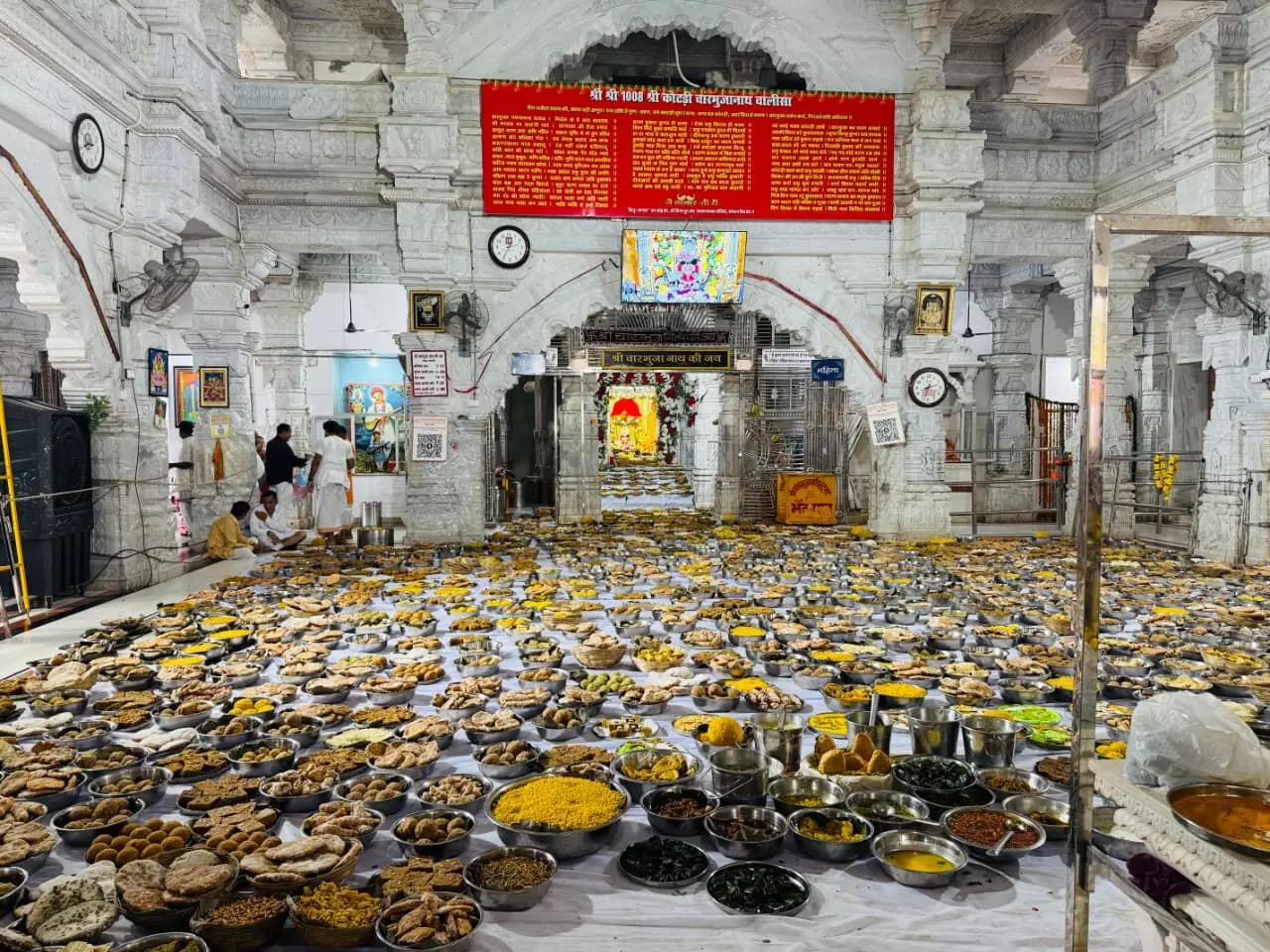 कोटड़ी चारभुजानाथ को अर्पित किया विशाल छप्पन भोग,आज रात 1:15 बजे से होगा प्रसाद वितरण कोटड़ी चारभुजानाथ को अर्पित किया विशाल छप्पन भोग,आज रात 1:15 बजे से होगा प्रसाद वितरण