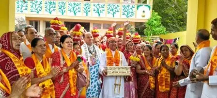 बच्चों को मां-बाप ही अच्छी शिक्षा देते हैं बच्चों को मां-बाप ही अच्छी शिक्षा देते हैं