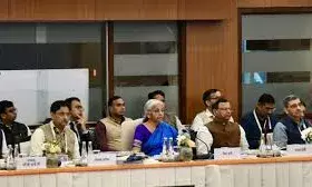 जीएसटी परिषद की 56वीं बैठक: जूते और परिधानों पर जीएसटी दर 5% करने का फैसला, परिषद से मंजूरी मिलने की खबर