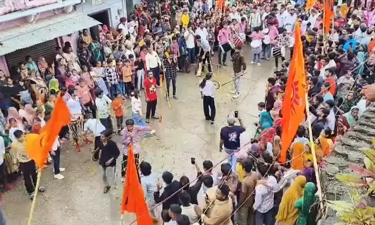 दांथल श्याम को नोका में कराया जलविहार, लगाया विशाल छप्पन भोग