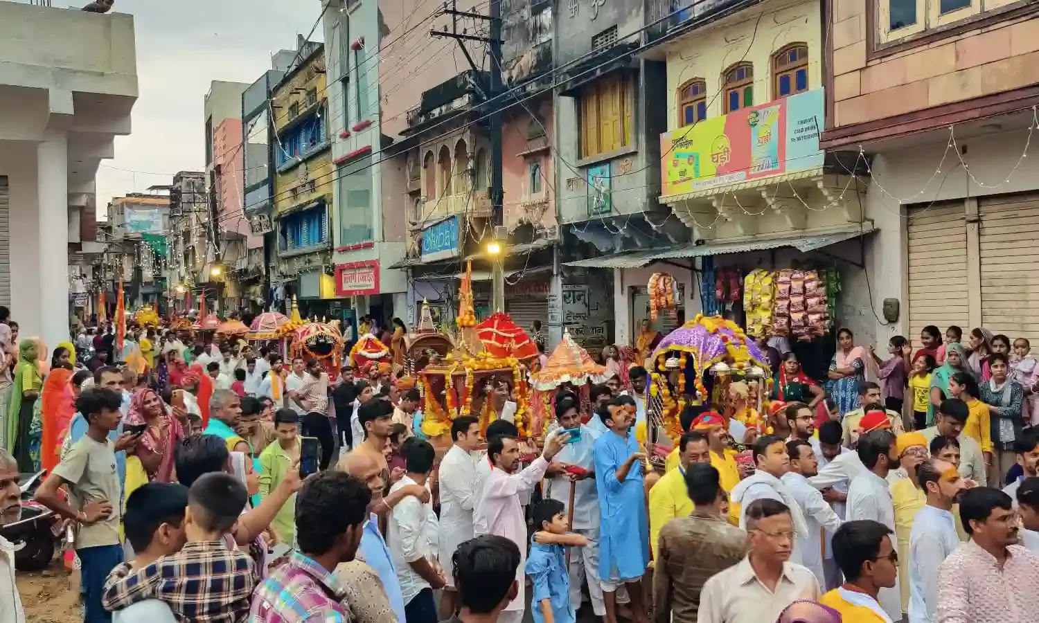 शाहपुरा में जलझूलनी एकादशी पर हुआ जल विहार, ऐतिहासिक शोभायात्रा निकली