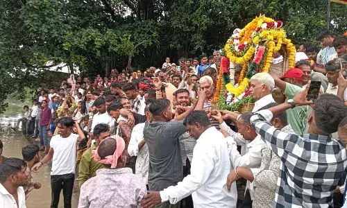 सरदारनगर में चारभुजा मंदिर से नगर भ्रमण को निकले ठाकुर जी