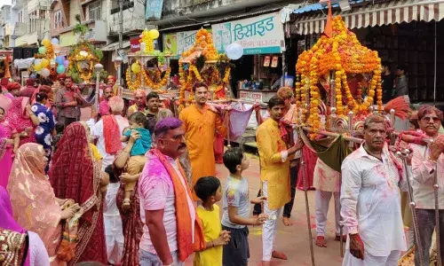 गंगापुर में ठाकुरजी की निकली भव्य शोभायात्रा, बारिश में नहाए भगवान और भक्त