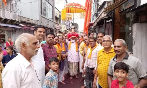 ठाकुर जी ने किया जल विहार, महिला मंडल ने दी भजनों की प्रस्तुतियां