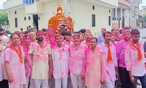 संतोष कॉलोनी में निकली चारभुजा नाथ की भव्य शोभायात्रा, नगर भ्रमण के दौरान जगह-जगह हुआ स्वागत