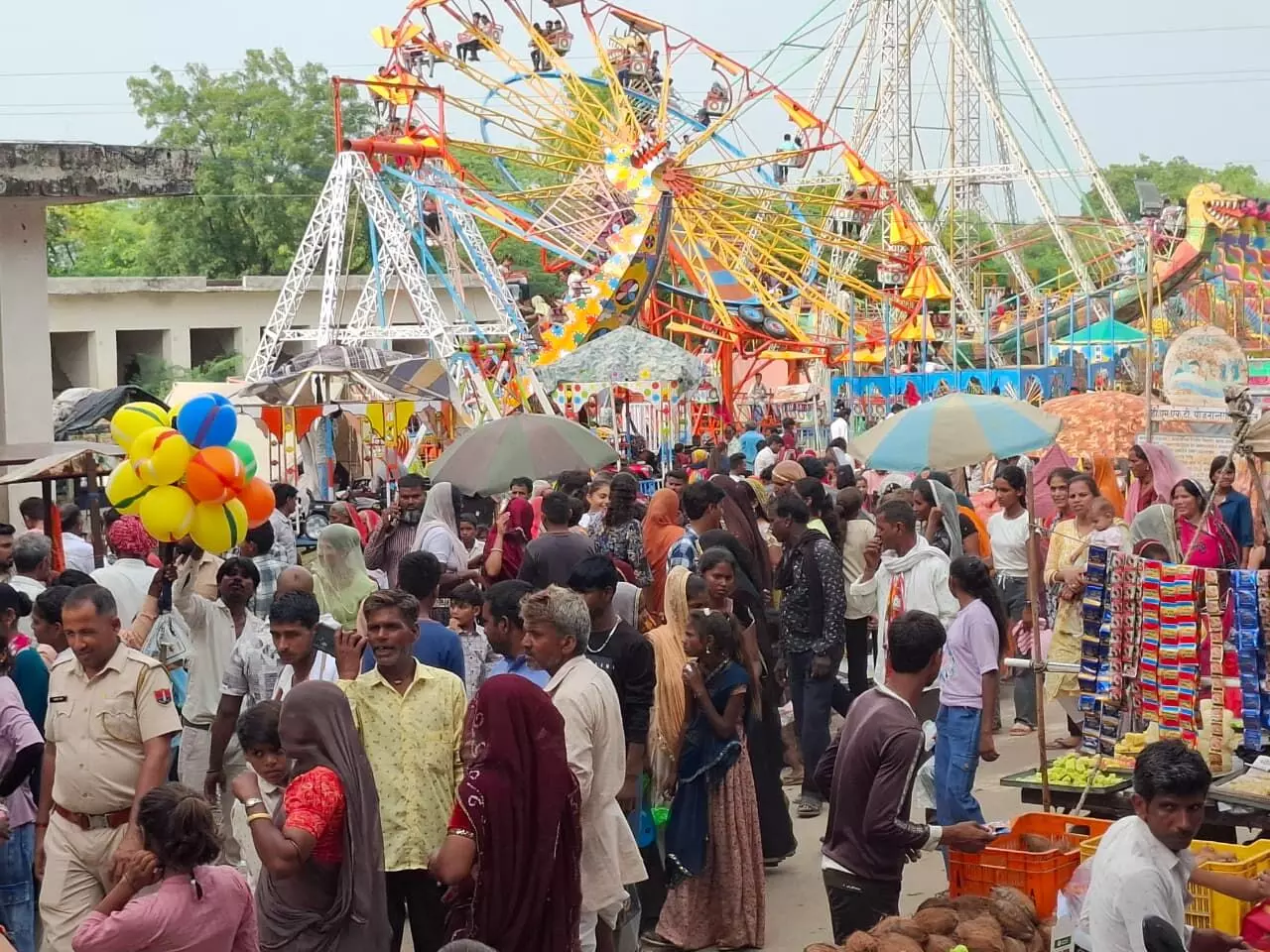 दो दिवसीय तेजाजी मेले का समापन ,भजन संध्या में झूम उठे लोग दो दिवसीय तेजाजी मेले का समापन ,भजन संध्या में झूम उठे लोग