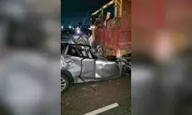 पटना में भीषण सड़क हादसा:कार ने चलते ट्रक में मारी टक्कर, पांच कारोबारियों की मौत