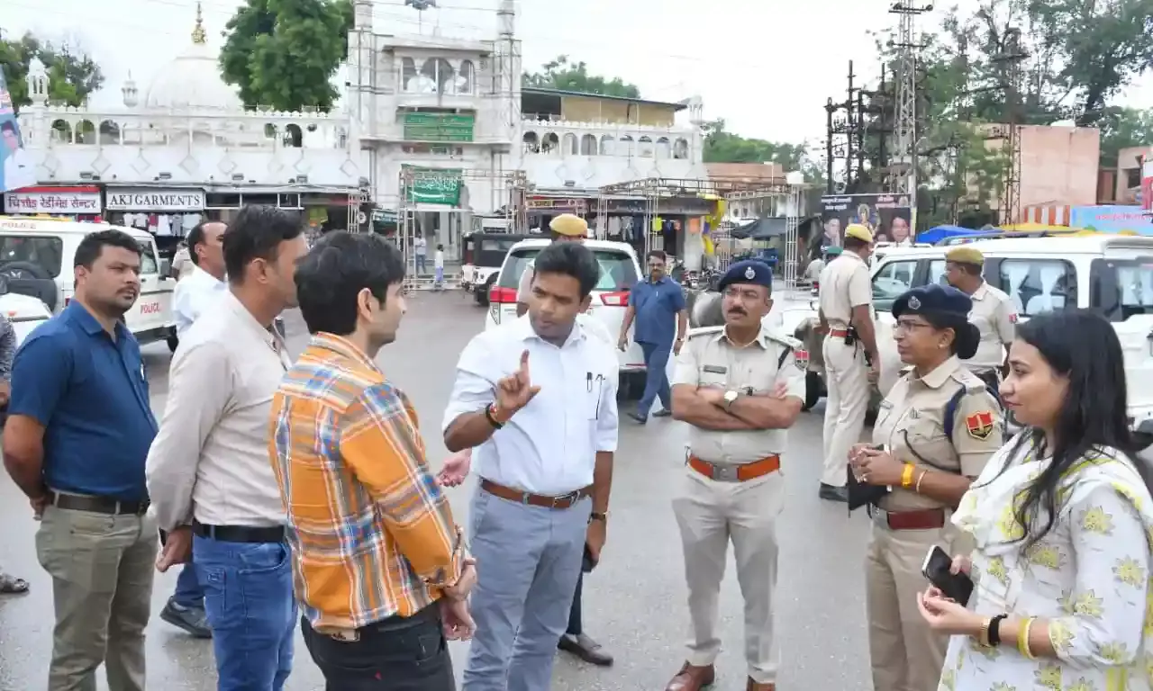 जिला कलक्टर एवं पुलिस अधीक्षक ने त्योहारों को लेकर किया शहर का निरीक्षण