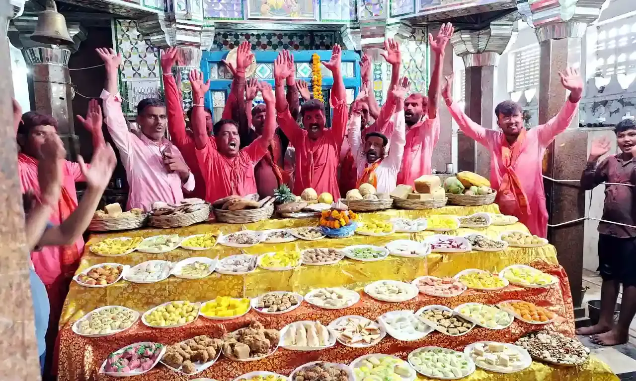 डाबला में छप्पन भोग उत्सव, गलियों में खुशियों की रौनक डाबला में छप्पन भोग उत्सव, गलियों में खुशियों की रौनक