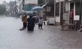 अजमेर में बारिश का कहर: तालाब लबालब, सड़कें धंसी, 80 परिवारों को सुरक्षित स्थान पर शिफ्ट किया