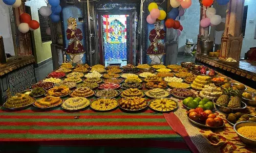 बनकाखेड़ा में ठाकुर जी को अर्पित हुआ छप्पन भोग