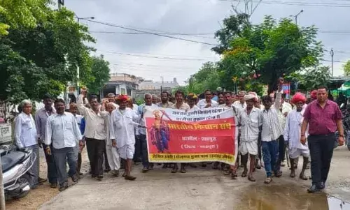 शाहपुरा में किसानों ने की खरीफ फसल मुआवजे व बीमा भुगतान की मांग, उपखंड अधिकारी को सौंपा ज्ञापन