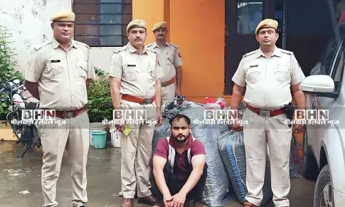 एक्सयूवी से 34 लाख का डोडा-चूरा और 5 लाख रुपये बरामद, पटियाला का गुरजीत गिरफ्तार, जसकरण भागा एक्सयूवी से 34 लाख का डोडा-चूरा और 5 लाख रुपये बरामद, पटियाला का गुरजीत गिरफ्तार, जसकरण भागा