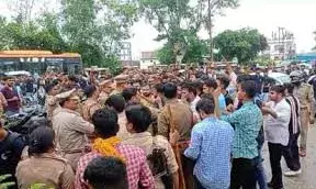 एबीवीपी कार्यकर्ताओं पर लाठीचार्ज: पुलिस पर गिरी गाज, दरोगा सहित चार निलंबित
