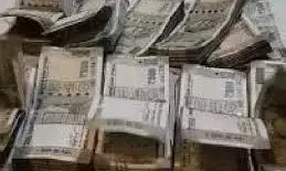 जाली नोट तस्करी पर BSF का शिकंजा, बंगाल बॉर्डर से ₹1.99 लाख की नकली करंसी जब्त जाली नोट तस्करी पर BSF का शिकंजा, बंगाल बॉर्डर से ₹1.99 लाख की नकली करंसी जब्त