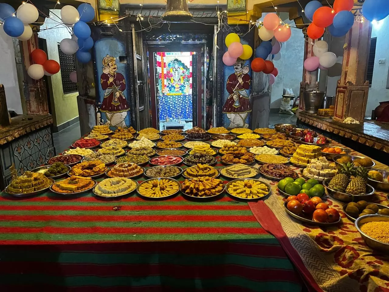 बनकाखेड़ा में ठाकुर जी को अर्पित हुआ छप्पन भोग