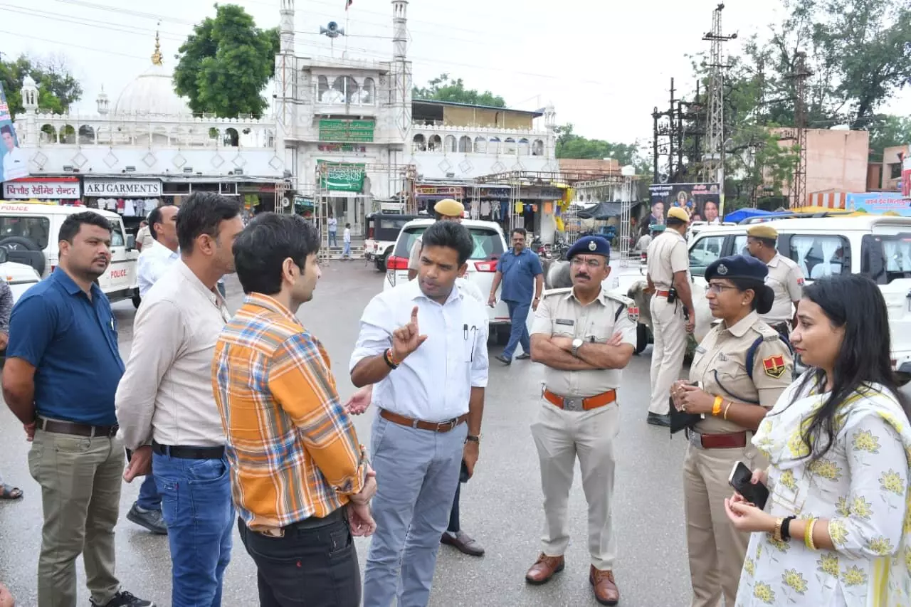 जिला कलक्टर एवं पुलिस अधीक्षक ने त्योहारों को लेकर किया शहर का निरीक्षण