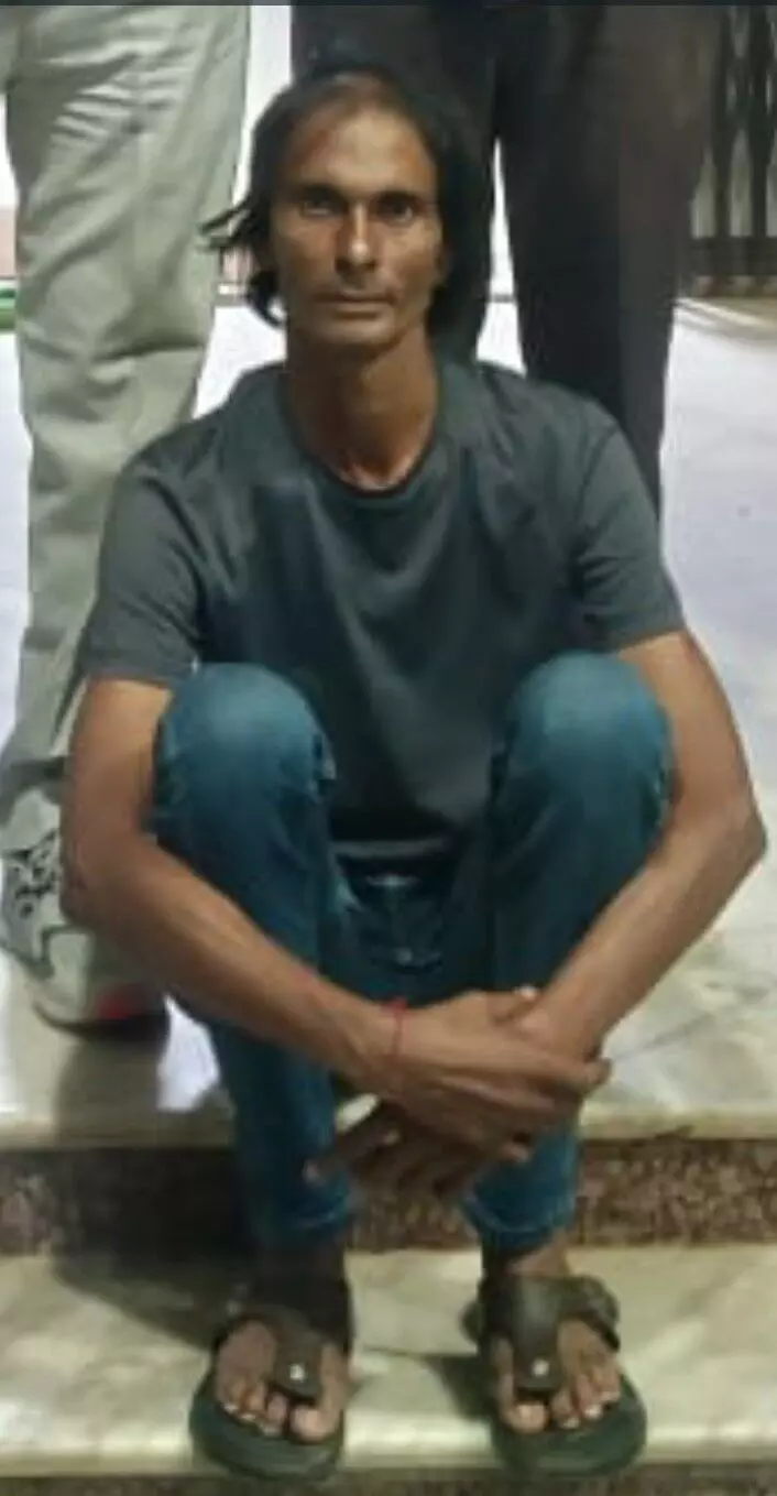 ढोलक में गांजा तस्करी के मामले में फरार सह आरोपित भीमा गिरफ्तार, घोषित था 5 हजार का इनाम ढोलक में गांजा तस्करी के मामले में फरार सह आरोपित भीमा गिरफ्तार, घोषित था 5 हजार का इनाम